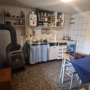 Grižane, kuća u nizu