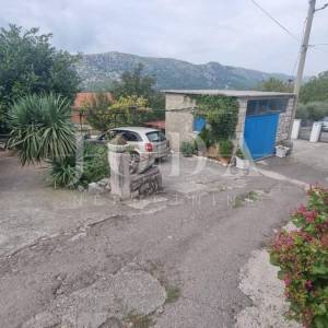 Grižane, kuća u nizu