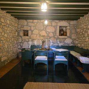 Grižane, obnovljena kamena kuća sa okućnicom