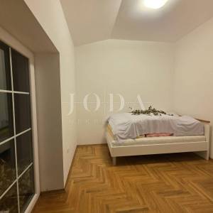 Grižane, obnovljena kamena kuća sa okućnicom