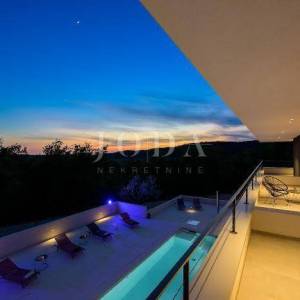 Grožnjan, zadivljujuća luksuzna dizajnerska Villa