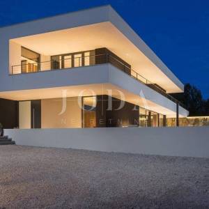 Grožnjan, zadivljujuća luksuzna dizajnerska Villa