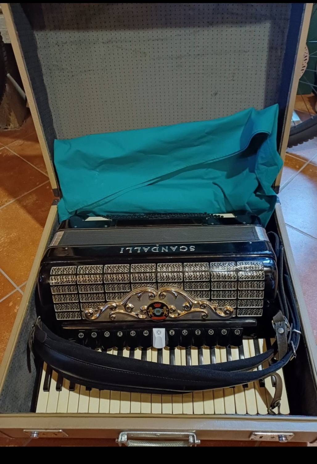 Harmonika 120 bass, 4-glasna