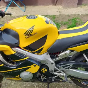 Honda cbr 600f4