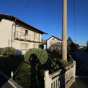 Horvati/obiteljska kuća sa dodatnim objektom, garažama i velikom okućnicom/POVOLJNO!