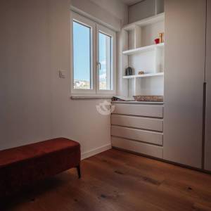 Hrvatska, Šibenik, Vodice (Tribunj) – moderan stan na 1. katu s 4 spavaće sobe, 2 terase i 3 parkirna mjesta, 137,91 m²