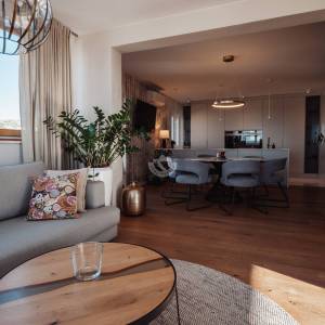 Hrvatska, Šibenik, Vodice (Tribunj) – penthouse stan s pogledom na more, 130 m² površine, dvije terase, moderna arhitektura...