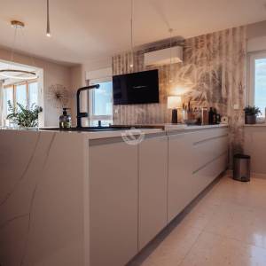 Hrvatska, Šibenik, Vodice (Tribunj) – penthouse stan s pogledom na more, 130 m² površine, dvije terase, moderna arhitektura...
