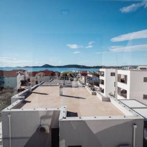 Hrvatska, Šibenik, Vodice (Tribunj) – penthouse stan s pogledom na more, 130 m² površine, dvije terase, moderna arhitektura...