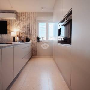Hrvatska, Šibenik, Vodice (Tribunj) – penthouse stan s pogledom na more, 130 m² površine, dvije terase, moderna arhitektura...