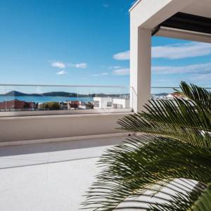 Hrvatska, Šibenik, Vodice (Tribunj) – penthouse stan s pogledom na more, 130 m² površine, dvije terase, moderna arhitektura...