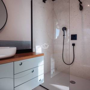 Hrvatska, Šibenik, Vodice (Tribunj) – penthouse stan s pogledom na more, 130 m² površine, dvije terase, moderna arhitektura...