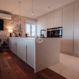 Hrvatska, Šibenik, Vodice (Tribunj) – penthouse stan s pogledom na more, 130 m² površine, dvije terase, moderna arhitektura...