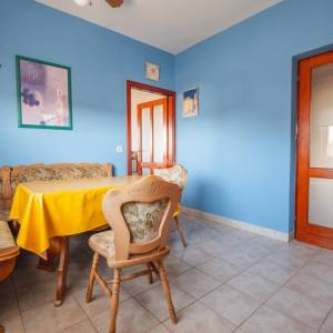 Hrvatska, Zadar, Briševo – Dvojnica s velikom okućnicom i dva stana, mirna lokacija, 1.216 m²