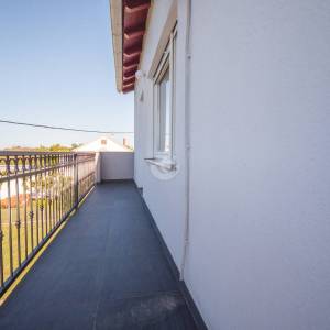 Hrvatska, Zadar, Briševo – Dvojnica s velikom okućnicom i dva stana, mirna lokacija, 1.216 m²