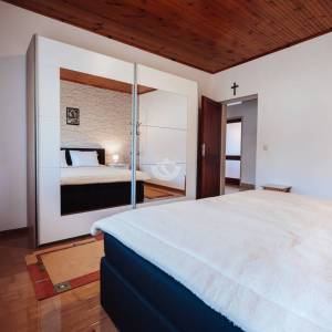 Hrvatska, Zadar, Briševo – Dvojnica s velikom okućnicom i dva stana, mirna lokacija, 1.216 m²