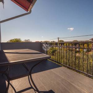 Hrvatska, Zadar, Briševo – Dvojnica s velikom okućnicom i dva stana, mirna lokacija, 1.216 m²