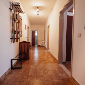 Hrvatska, Zadar, Briševo – Dvojnica s velikom okućnicom i dva stana, mirna lokacija, 1.216 m²