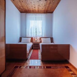 Hrvatska, Zadar, Briševo – Dvojnica s velikom okućnicom i dva stana, mirna lokacija, 1.216 m²