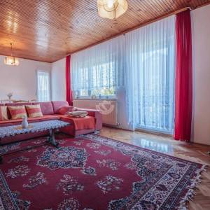 Hrvatska, Zadar, Briševo – Dvojnica s velikom okućnicom i dva stana, mirna lokacija, 1.216 m²