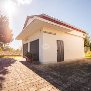 Hrvatska, Zadar, Briševo – Dvojnica s velikom okućnicom i dva stana, mirna lokacija, 1.216 m²