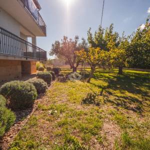 Hrvatska, Zadar, Briševo – Dvojnica s velikom okućnicom i dva stana, mirna lokacija, 1.216 m²