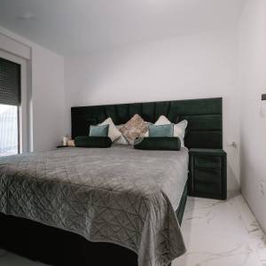Hrvatska, Zadar, Svet Filip i Jakov, Stan u prizemlju s pogledom na more i velikim vrtom – 78 m² stambene površine, 220 m² vrta...