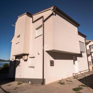 Hrvatska, Zadar, Sveti Petar na Moru, Apartmanska kuća u prvom redu do mora na prodaju – 3 apartmana