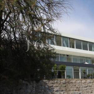 Impresivna villa na moru! Sinergija prostora, čovjeka i mora!