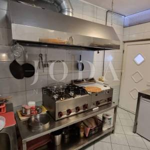 Investicijska prilika – Apartmanska kuća s bazenom u Crikvenici