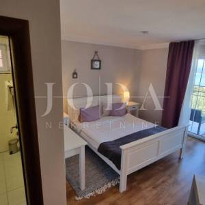 Investicijska prilika – Apartmanska kuća s bazenom u Crikvenici
