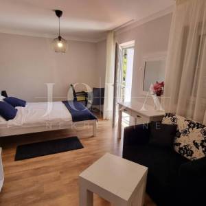 Investicijska prilika – Apartmanska kuća s bazenom u Crikvenici
