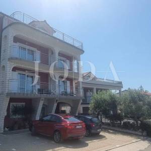 Investicijska prilika – Apartmanska kuća s bazenom u Crikvenici