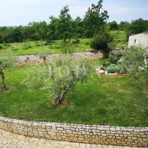 Istarska kamena vila sa bazenom i restoranom