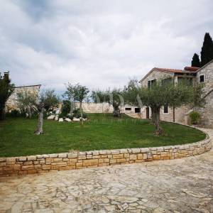 Istarska kamena vila sa bazenom i restoranom