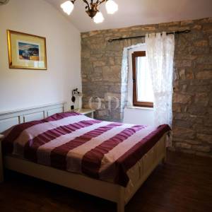 Istarska kamena vila sa bazenom i restoranom