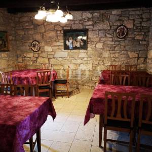 Istarska kamena vila sa bazenom i restoranom