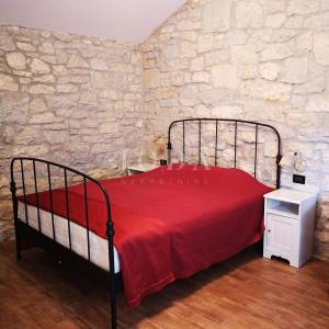 Istarska kamena vila sa bazenom i restoranom