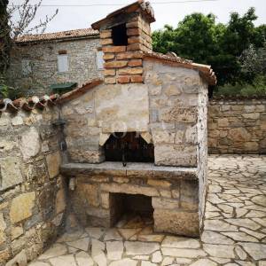 Istarska kamena vila sa bazenom i restoranom