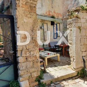 ISTRA, BALE - Kamena bajka u srcu grada, 5 apartmana i poslovni prostor
