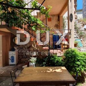 ISTRA, BALE - Kamena bajka u srcu grada, 5 apartmana i poslovni prostor