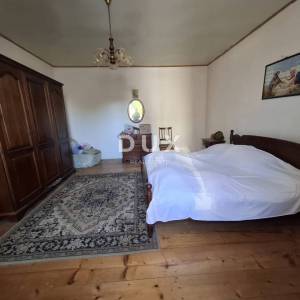 ISTRA, BALE - Kamena kuća u centru sa vlastitim vrtom i gospodarskim objektom!