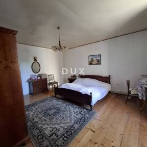 ISTRA, BALE - Kamena kuća u centru sa vlastitim vrtom i gospodarskim objektom!