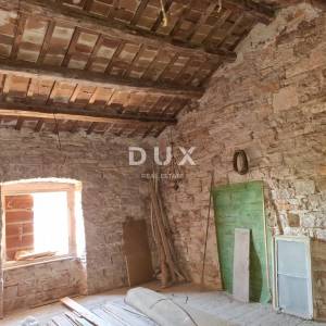 ISTRA, BALE - Kamena kuća u centru sa vlastitim vrtom i gospodarskim objektom!