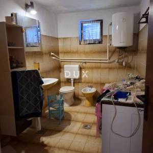 ISTRA, BALE - Kamena kuća u centru sa vlastitim vrtom i gospodarskim objektom!