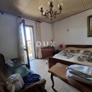 ISTRA, BALE - Kamena kuća u centru sa vlastitim vrtom i gospodarskim objektom!