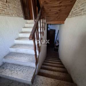 ISTRA, BALE - Kamena kuća u centru sa vlastitim vrtom i gospodarskim objektom!