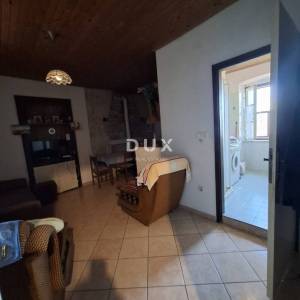 ISTRA, BALE - Kamena kuća u centru sa vlastitim vrtom i gospodarskim objektom!