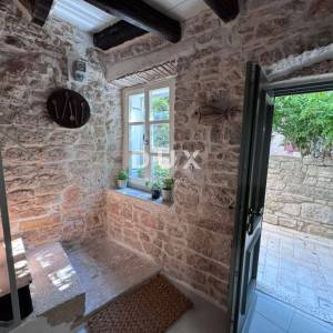 ISTRA, BALE - Šarmantna kamena kuća u starogradskoj jezgri 