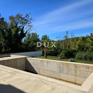 ISTRA, BARBAN - Dvojna kuća s bazenom na rubu naselja